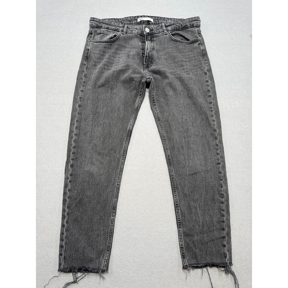 Zara Jeans Women's 34 Black Faded Denim Tapered‎ Leg The Raw Edge Distressed